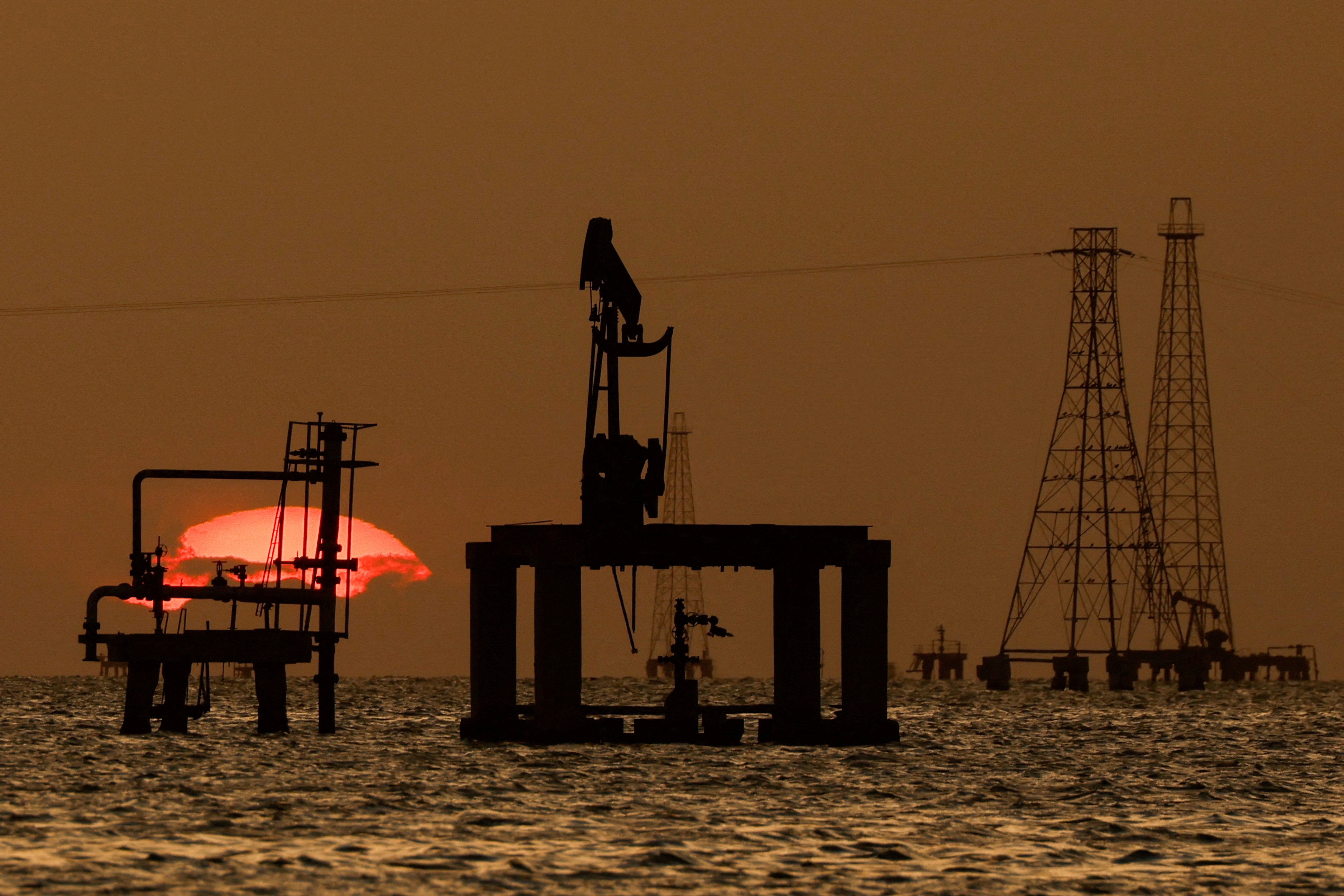Oil platforms and pumpjacks at Lake Maracaibo, as residents around the oil‑rich center of Maracaibo in Zulia state remain uncertain about new investments following recent legislative reforms allowing greater private participation in PDVSA and aimed at revitalizing the country's struggling oil sector, in Cabimas, Venezuela, January 26, 2026. REUTERS/Leonardo Fernandez Viloria/File Photo