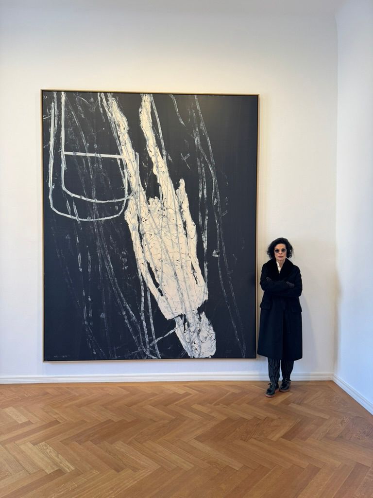 Bianca Jagger in front of Georg Baselitz's 2025 painting 'Verschieden von den anderen' in Salzburg