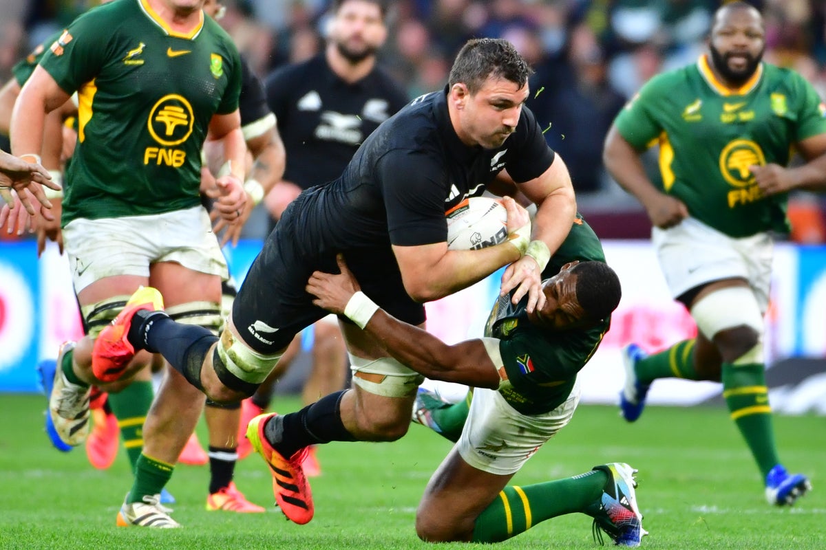 South Africa v New Zealand LIVE: Savea gives All Blacks late hope in thrilling contest