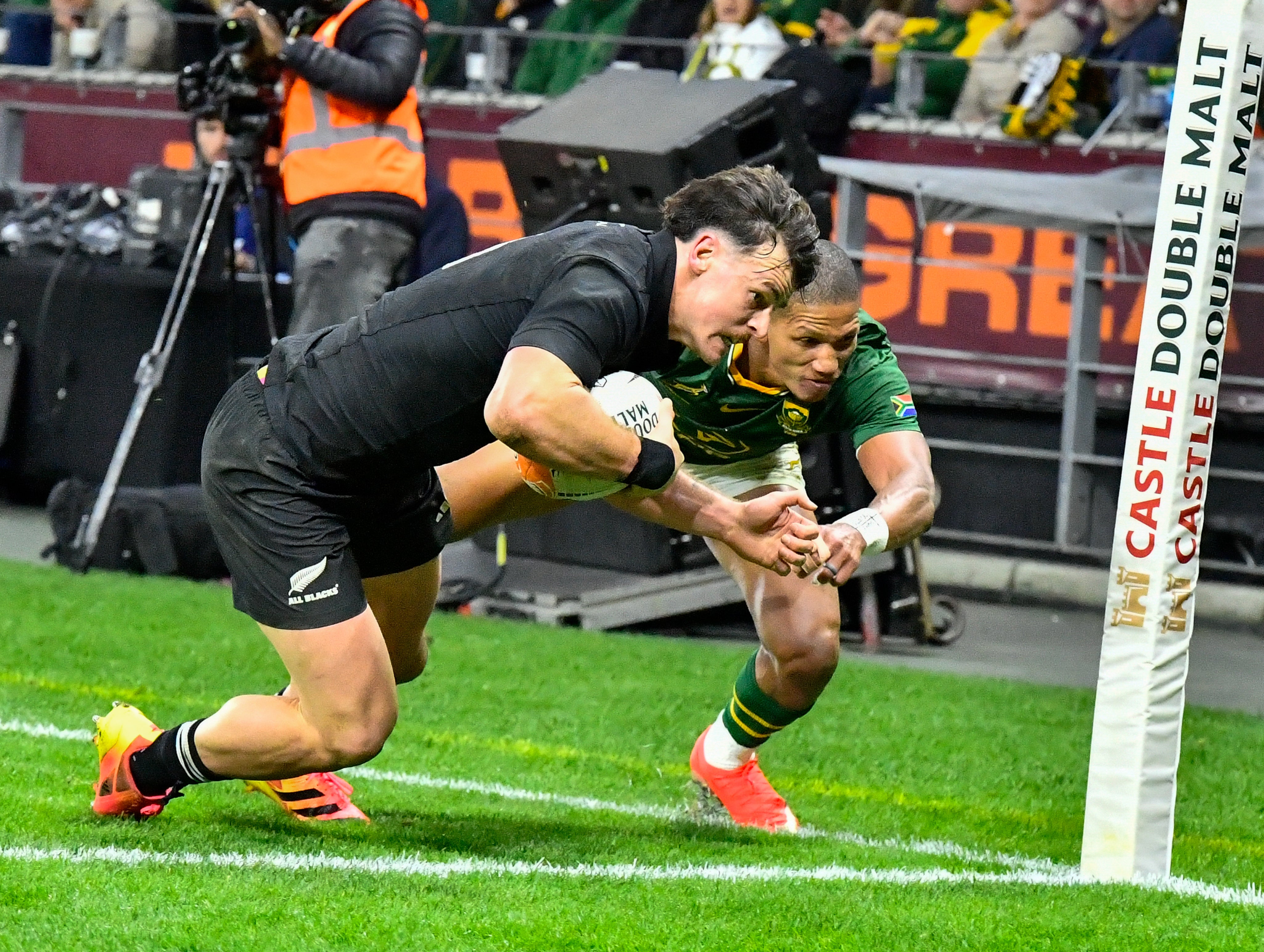 The All Blacks threatened with late tries but weren't able to recover from the earlier deficit