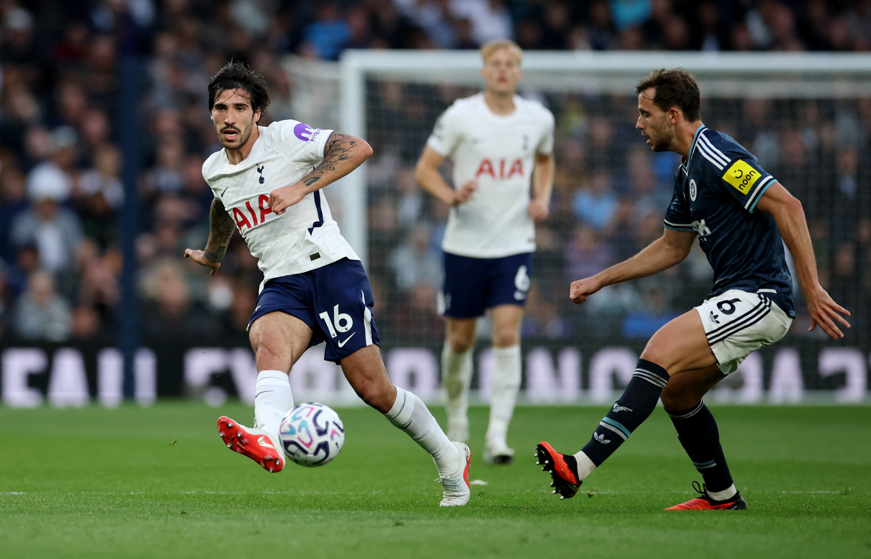Gonzalez closes down former Newcastle midfield Sandro Tonali