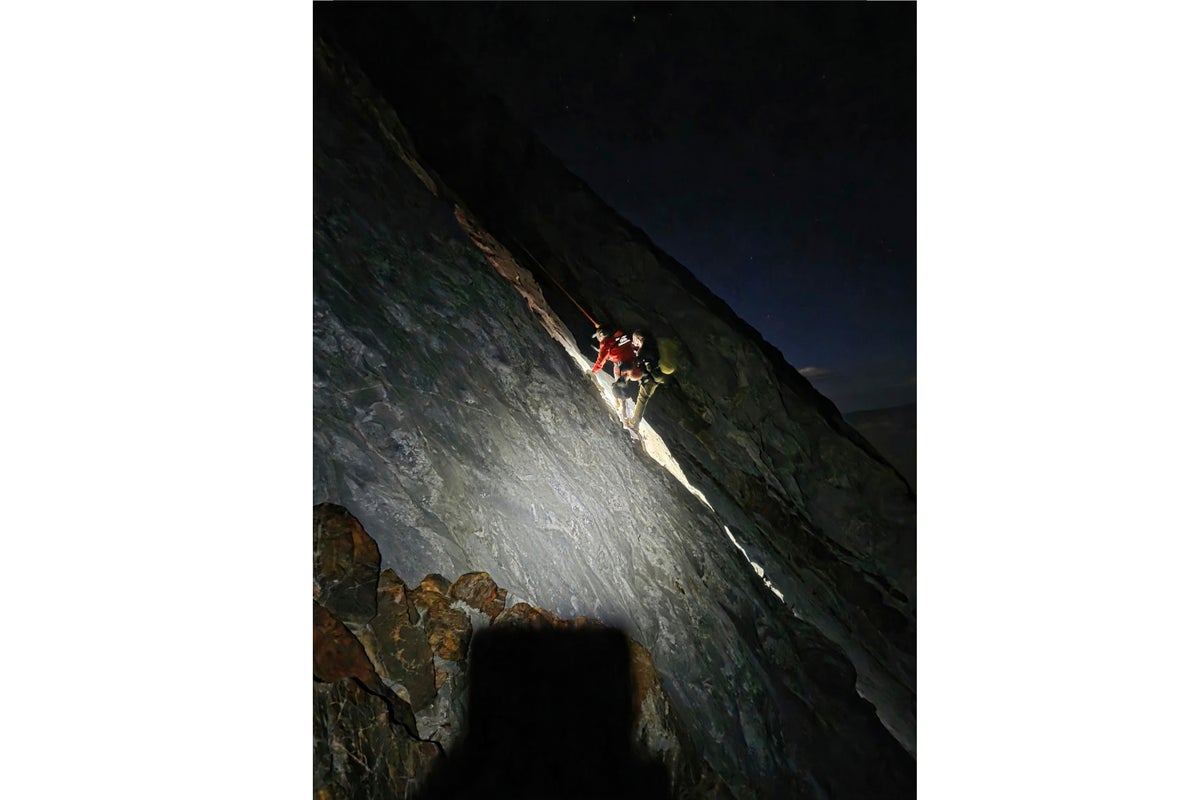 Climber rescued by volunteers after 15-hour ordeal in Sierra Nevada