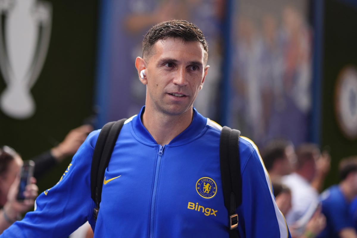 Emi Martinez makes Chelsea debut as Xabi Alonso omits duo before transfer deadline day
