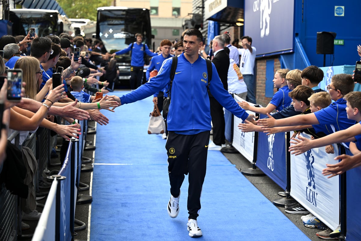 Chelsea v Brighton LIVE: Emi Martinez makes debut as Enzo Fernandez left out again in Premier League clash