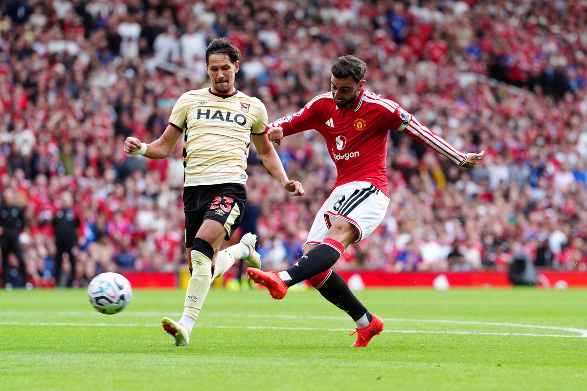 Manchester United vs Ipswich LIVE: Bruno Fernandes rattles in equaliser after Davis’ opening goal