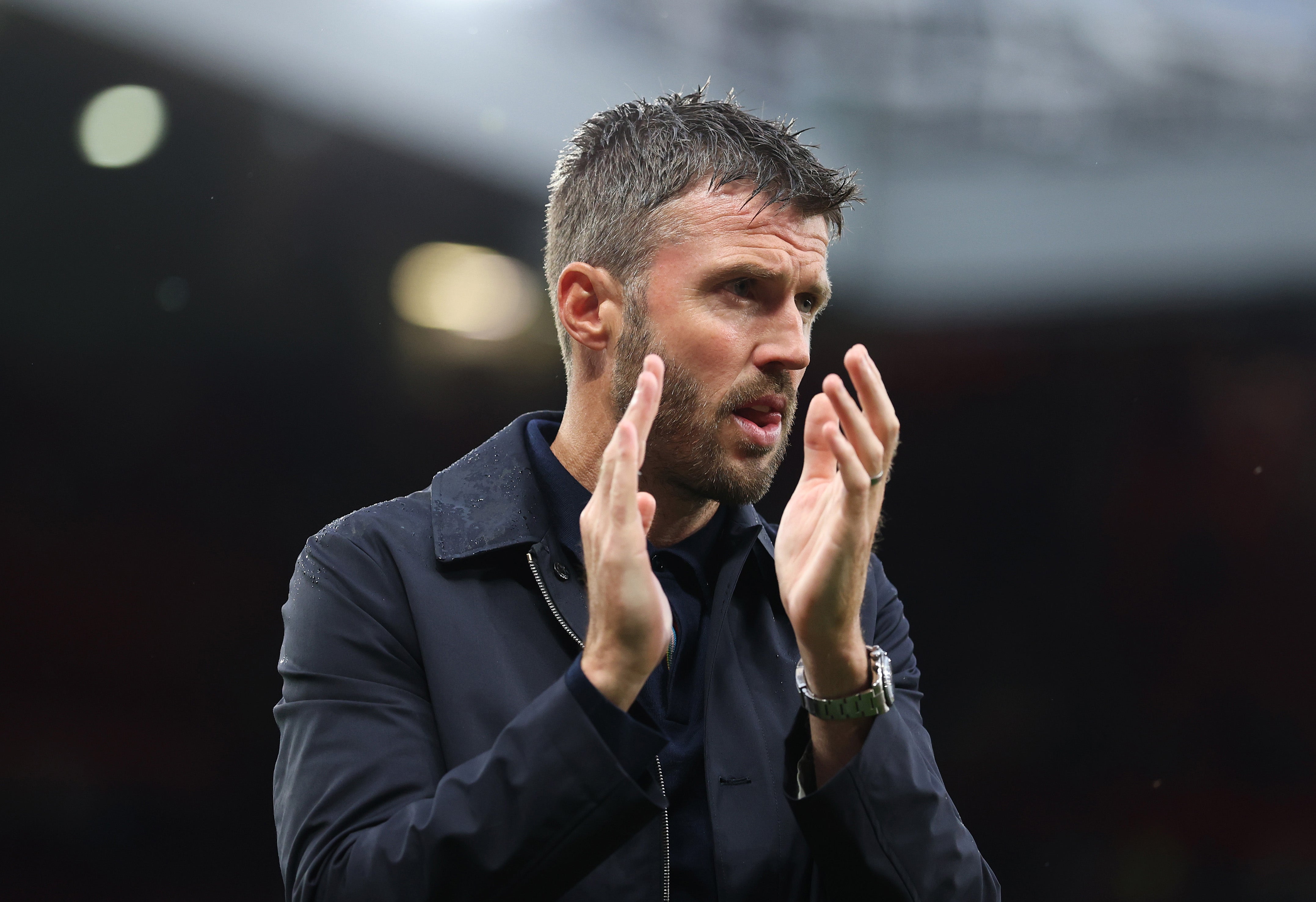 Carrick applauds the United fans.