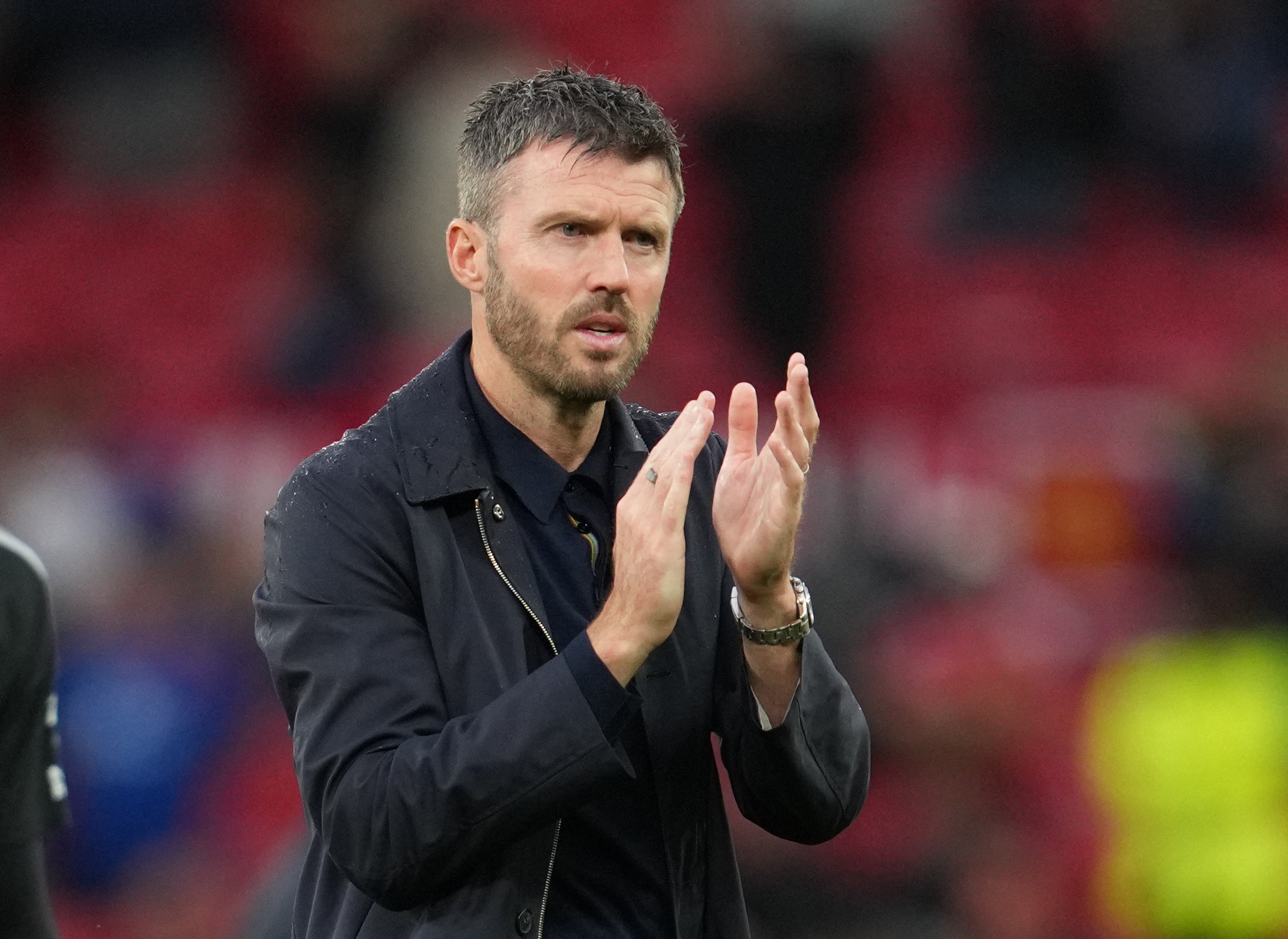 Carrick applauds the United fans after beating Ipswich.