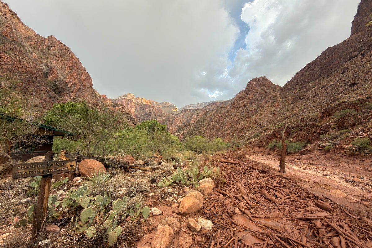 Dozens evacuated from Grand Canyon following flash flooding