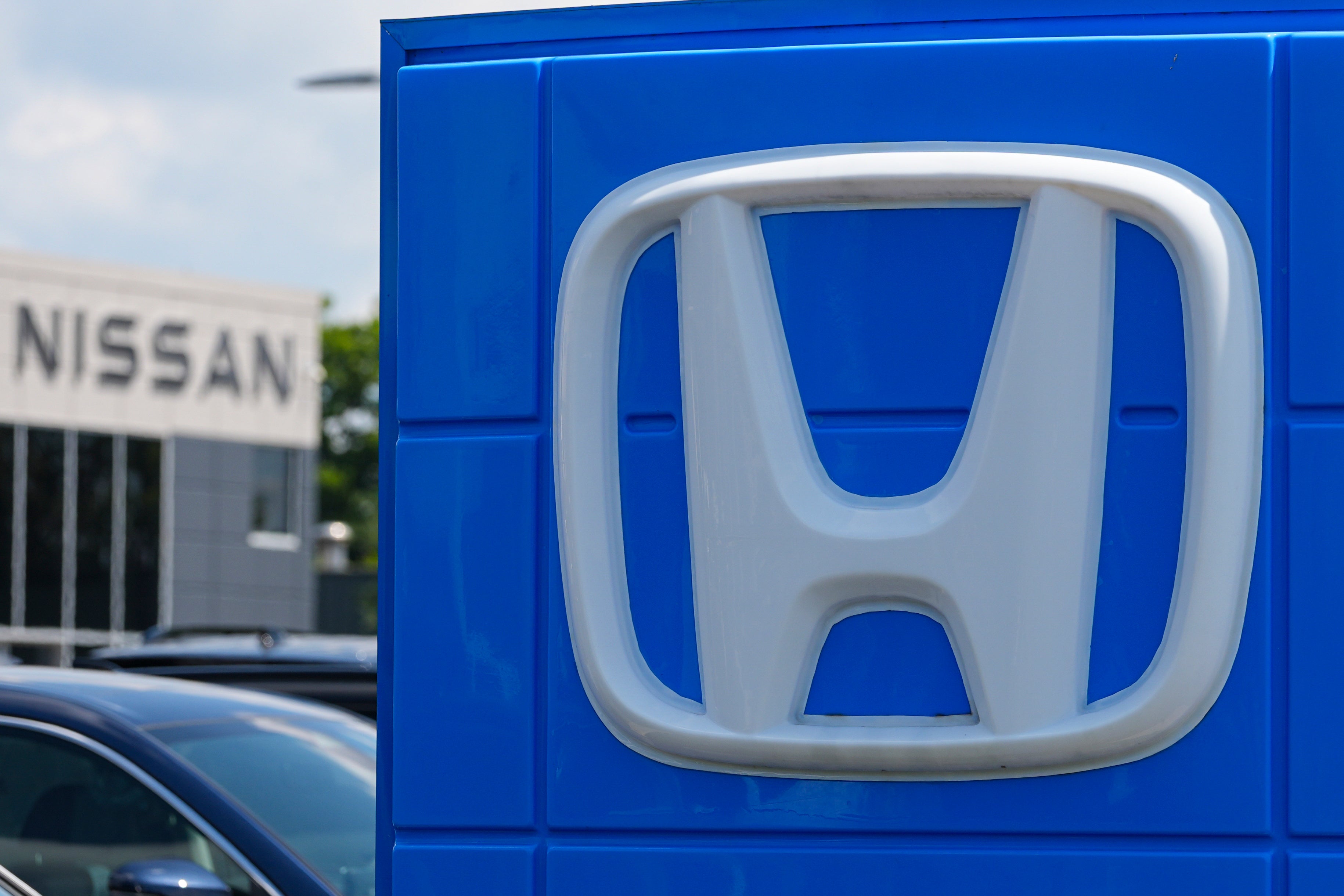 independent.co.uk - Yuri Kageyama - Japanese automakers Nissan and Honda agree to work together on software for cars
