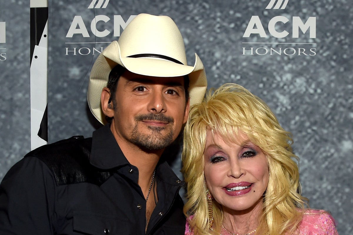 Brad Paisley performs heart-wrenching Dolly Parton duet alone after her death Brad Paisley performs heart-wrenching Dolly Parton duet alone after her death
