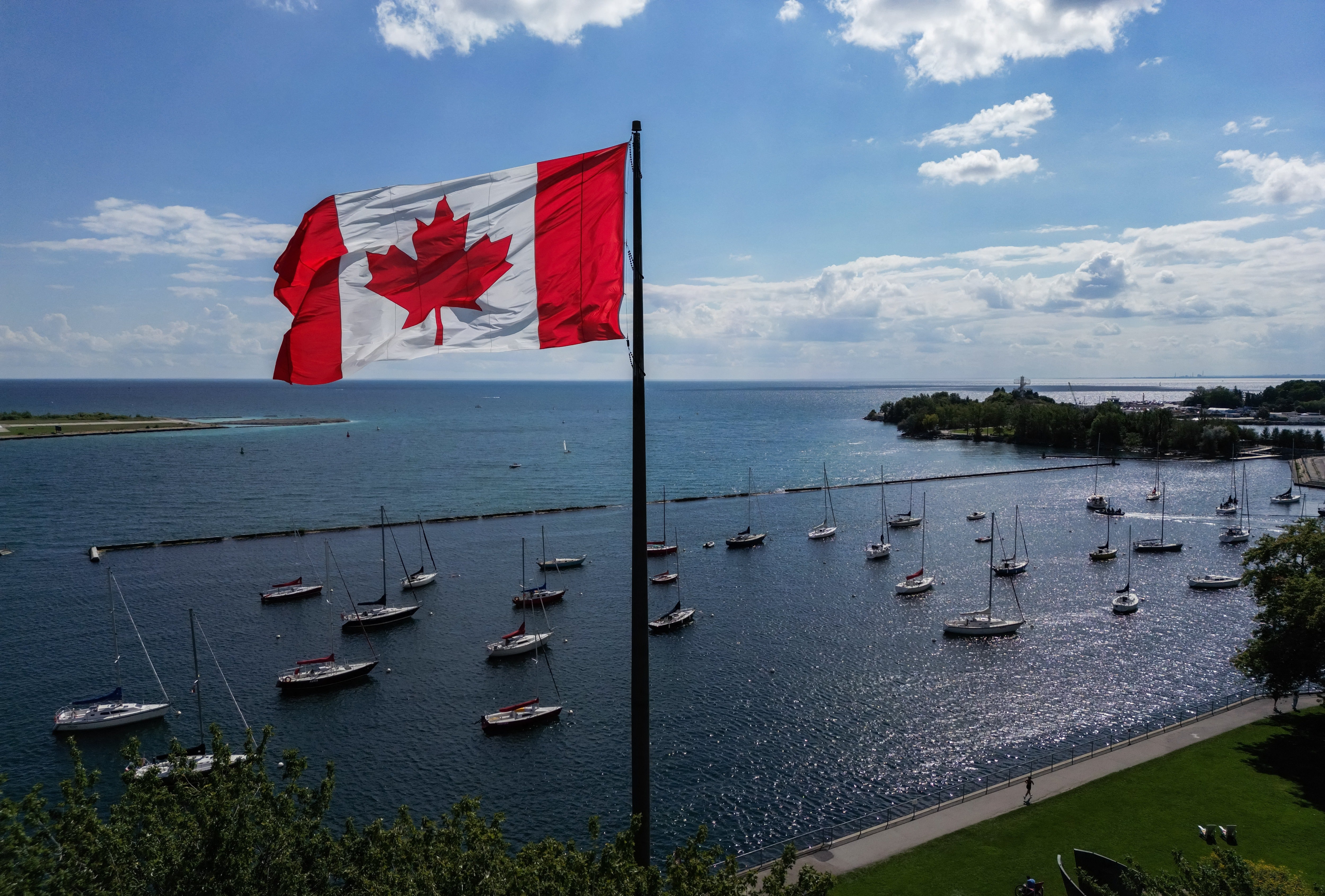 Google Maps took a different approach to MapQuest, agreeing to change Lake Ontario to Lake America for U.S. users