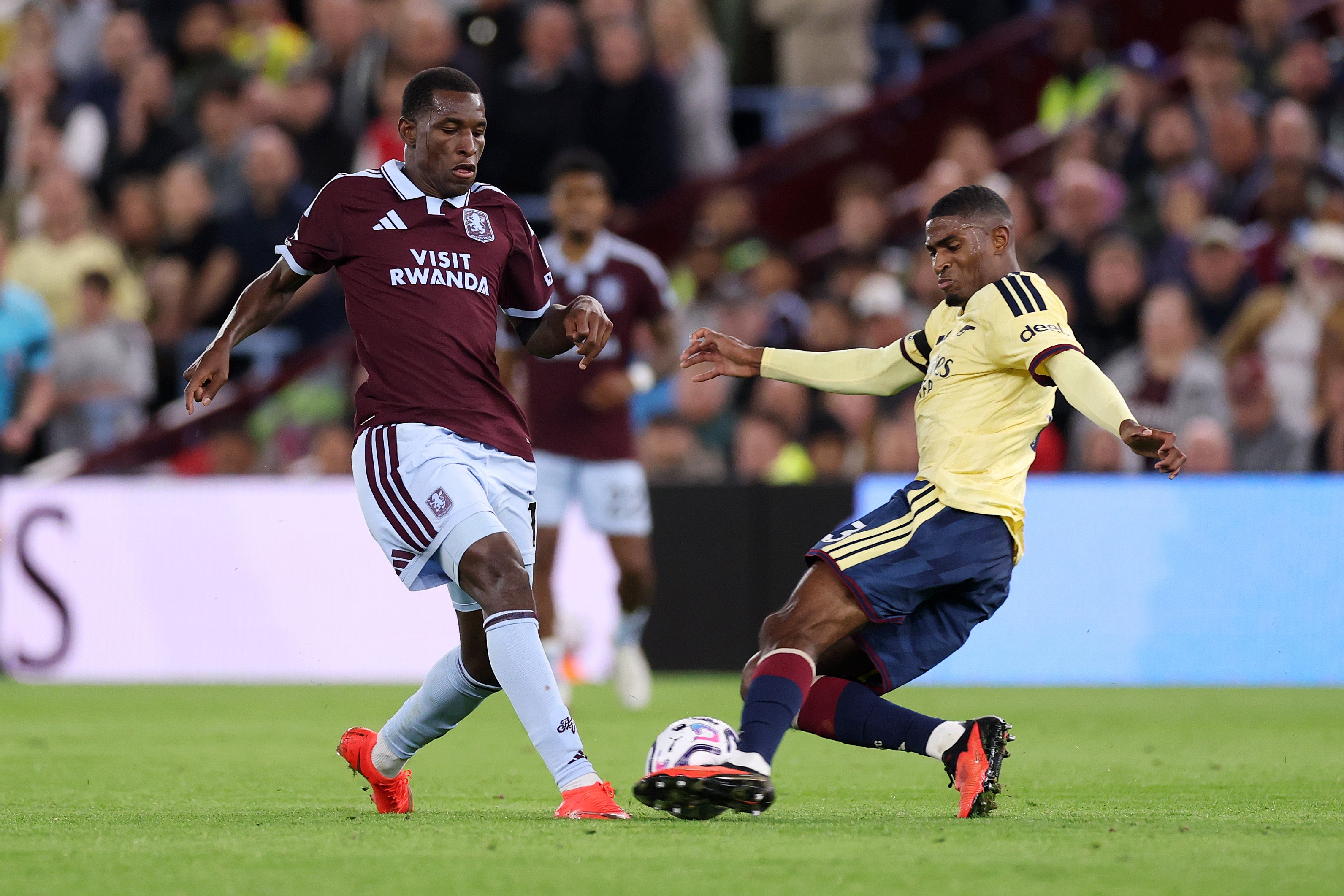 Arsenal shut out new-look Aston Villa, who offered a debut to striker Nicolas Jackson