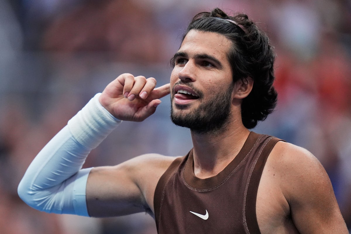 Carlos Alcaraz makes light work of US Open comeback with straight-sets win