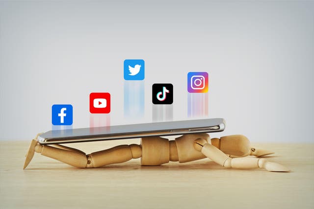 Link between excessive use of digital media and poor mental health, poor sleep and a lack of exercise among young people "justifies coordinated global actio n ", experts have said.