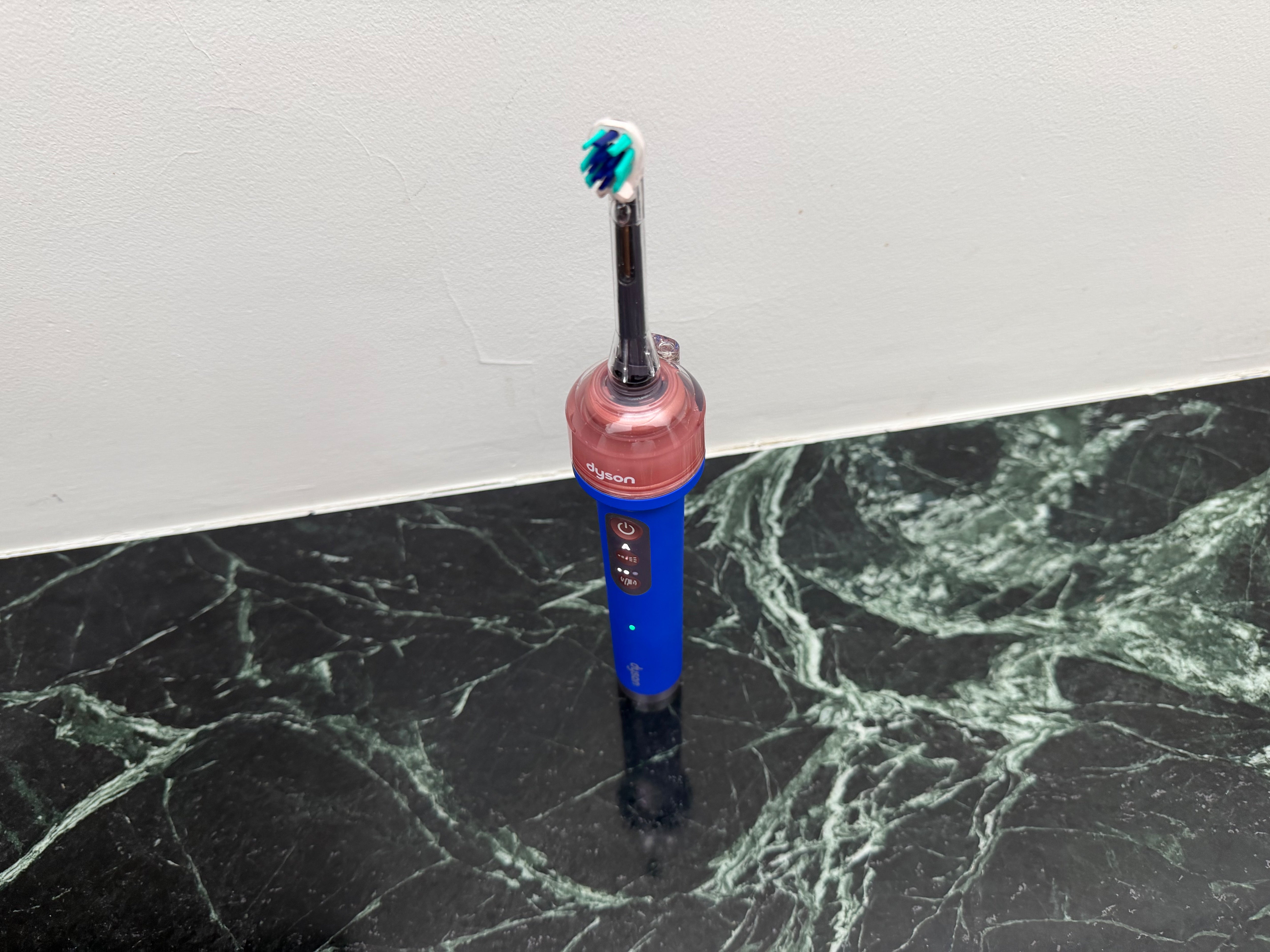 The system has a light, camera and jet positioned at the top of the brush stem, beneath the removable head