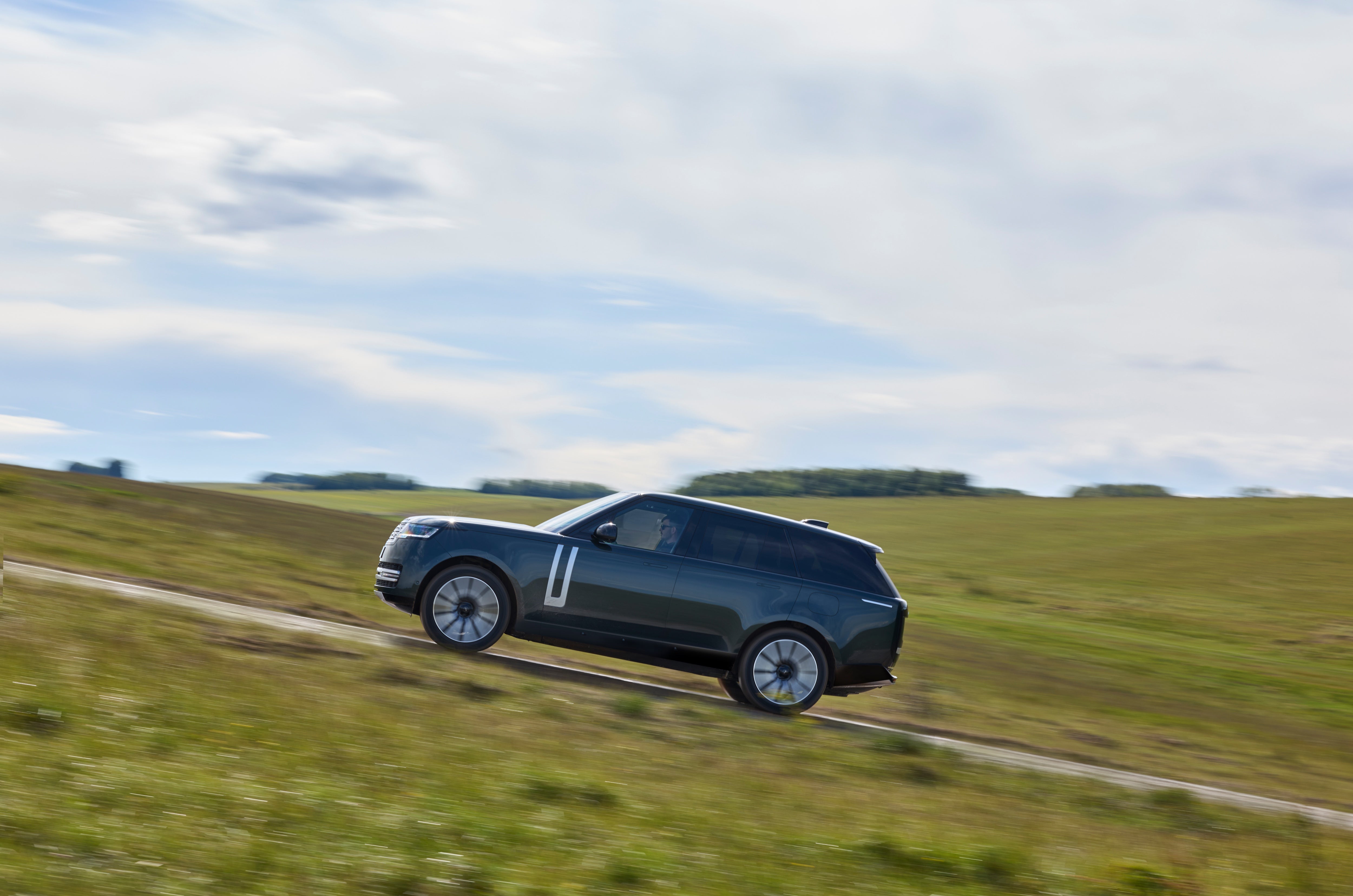 As well as an official claimed 372 miles of range, Range Rover also quotes a real-world figure of up to 333 miles