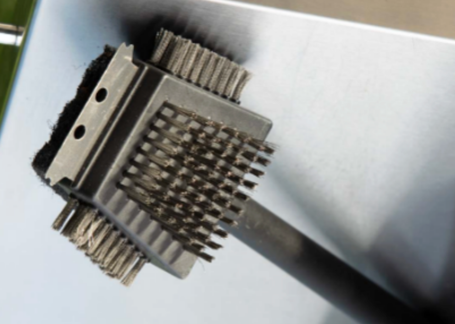 Cuisinart wycofuje miliony akcesoriów do grillowania — metalowe włókna mogą trafić do gardła