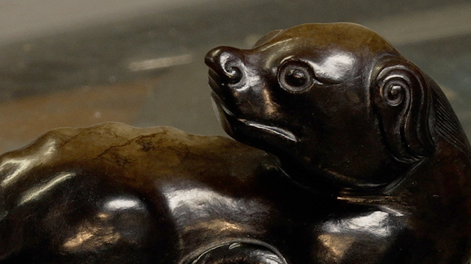 The animal, measuring 8.5cm long and made of the mottled black and green stone, was carved in a recumbent position with its head turned back and tail and legs curled up