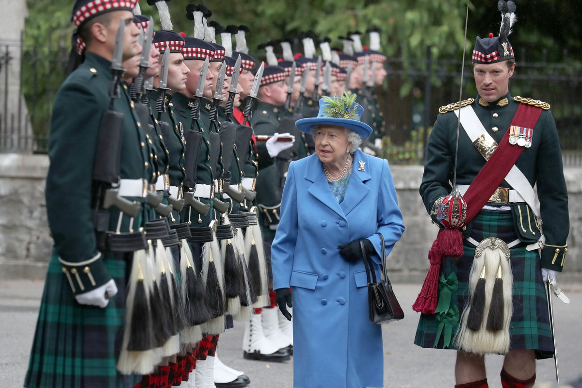 Scotland asks public to design £1.4m memorial of Queen Elizabeth