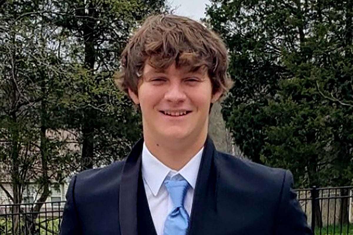 Cop charged for deadly shooting of college kid who knocked on wrong door coming home from the bar Cop charged for deadly shooting of college kid who knocked on wrong door coming home from the bar