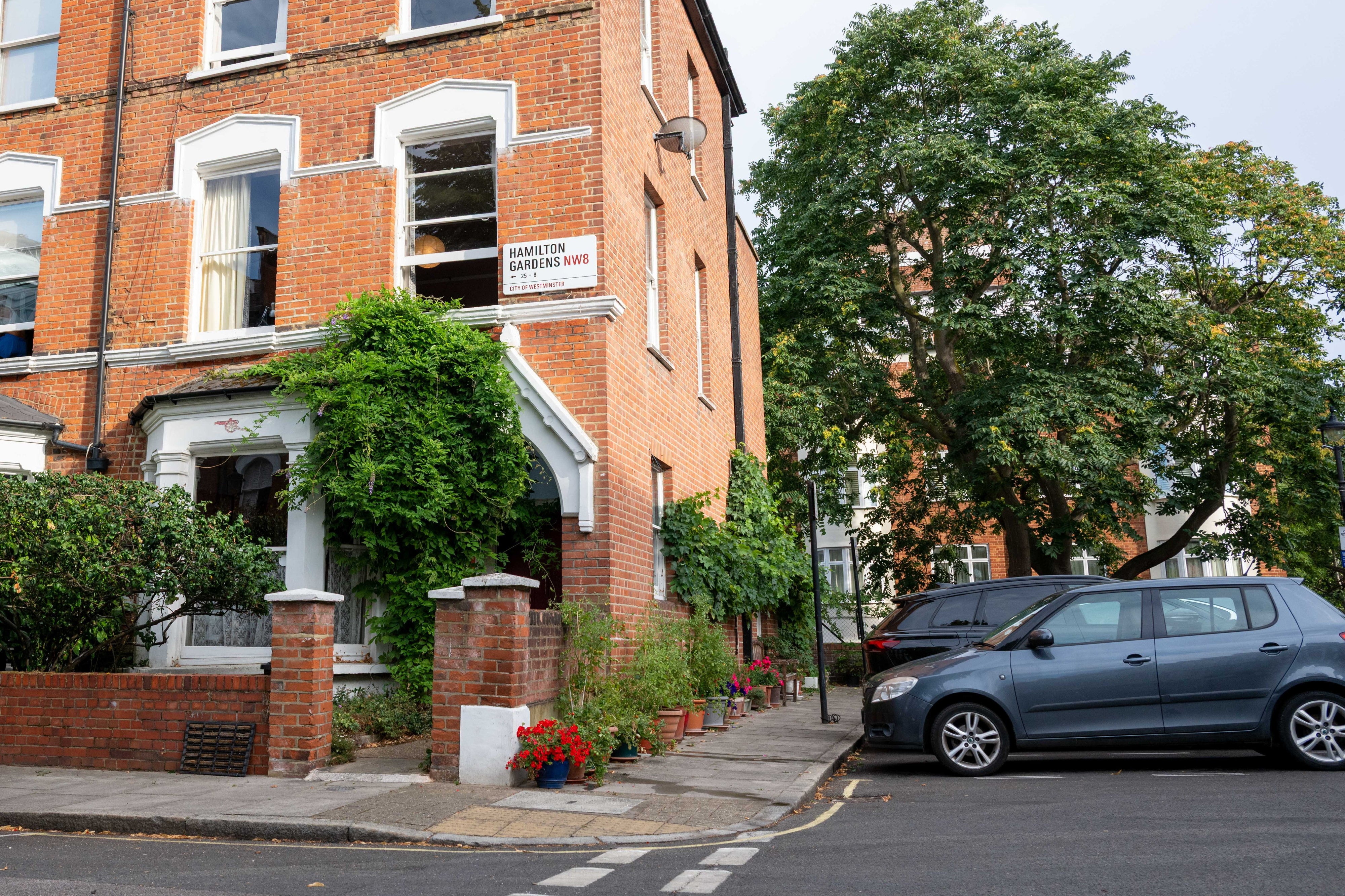 The street where Katharine Hoskyns tends to her plant pots and bench (James Linsell Clark/SWNS)