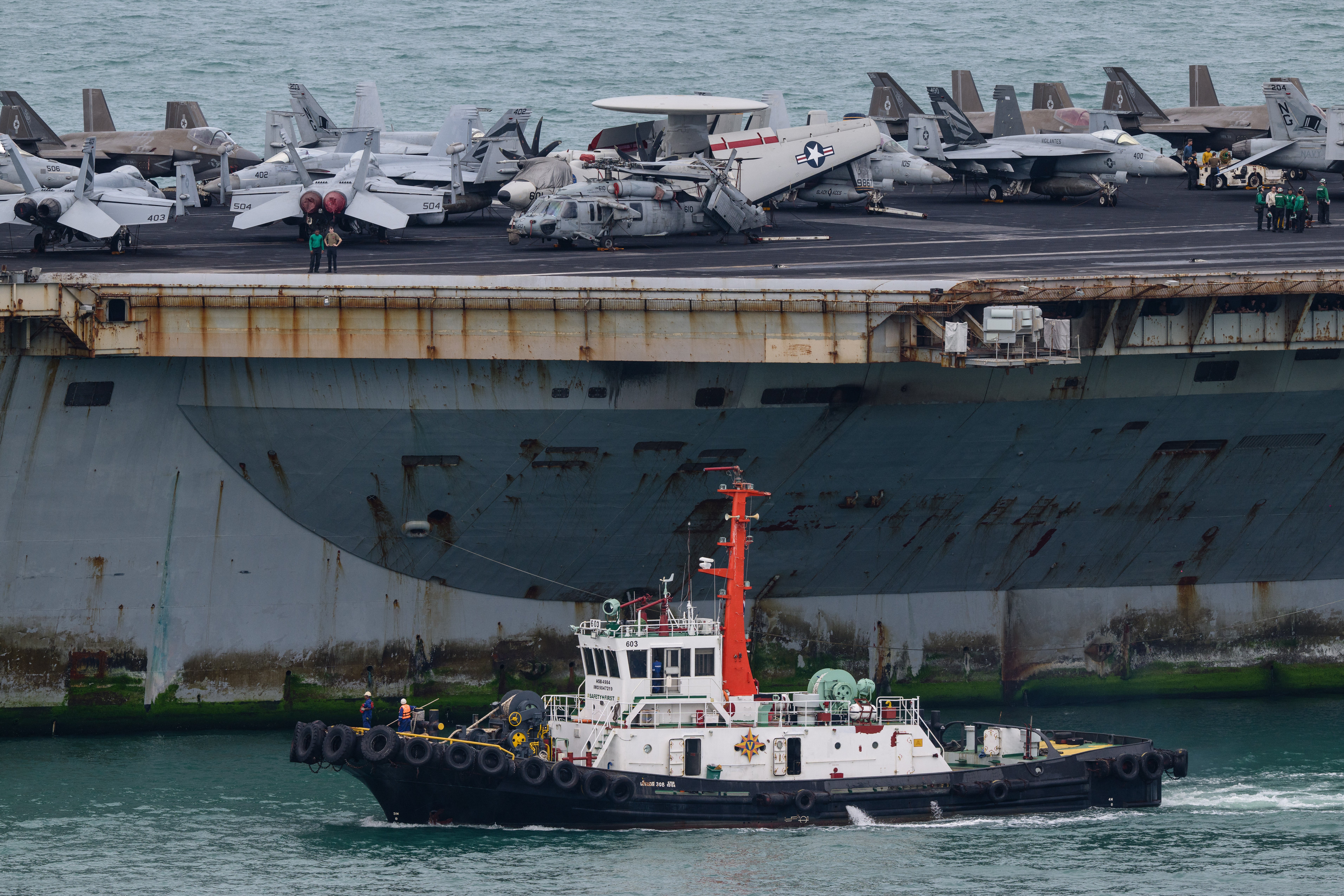 A tugboat guides US nuclear-powered aircraft carrier USS Abraham Lincoln (CVN-72) towards Laem Chabang Port, near the city of Pattaya on September 2, 2026