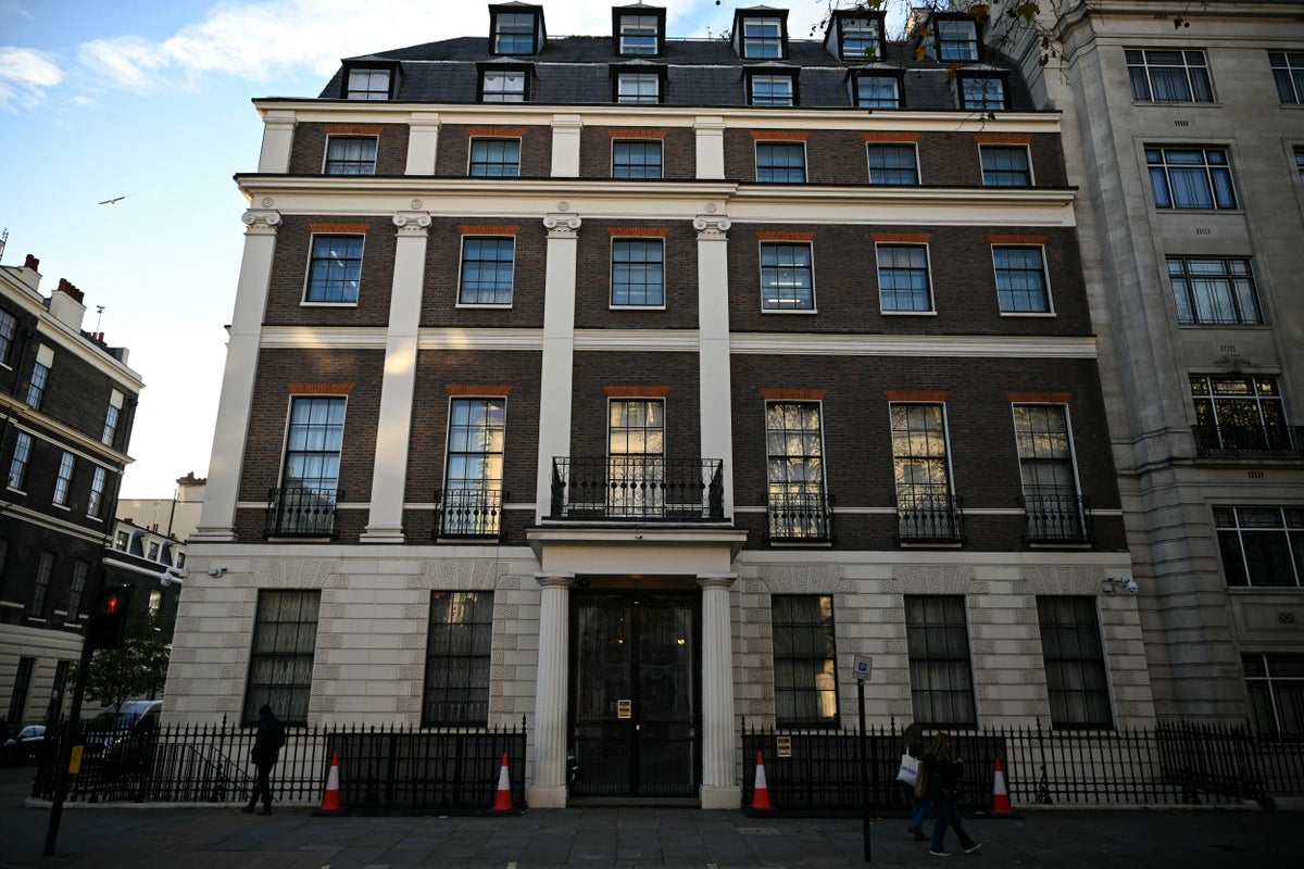 Chinese embassy guards in London alleged to have wielded illegal electroshock batons at protesters