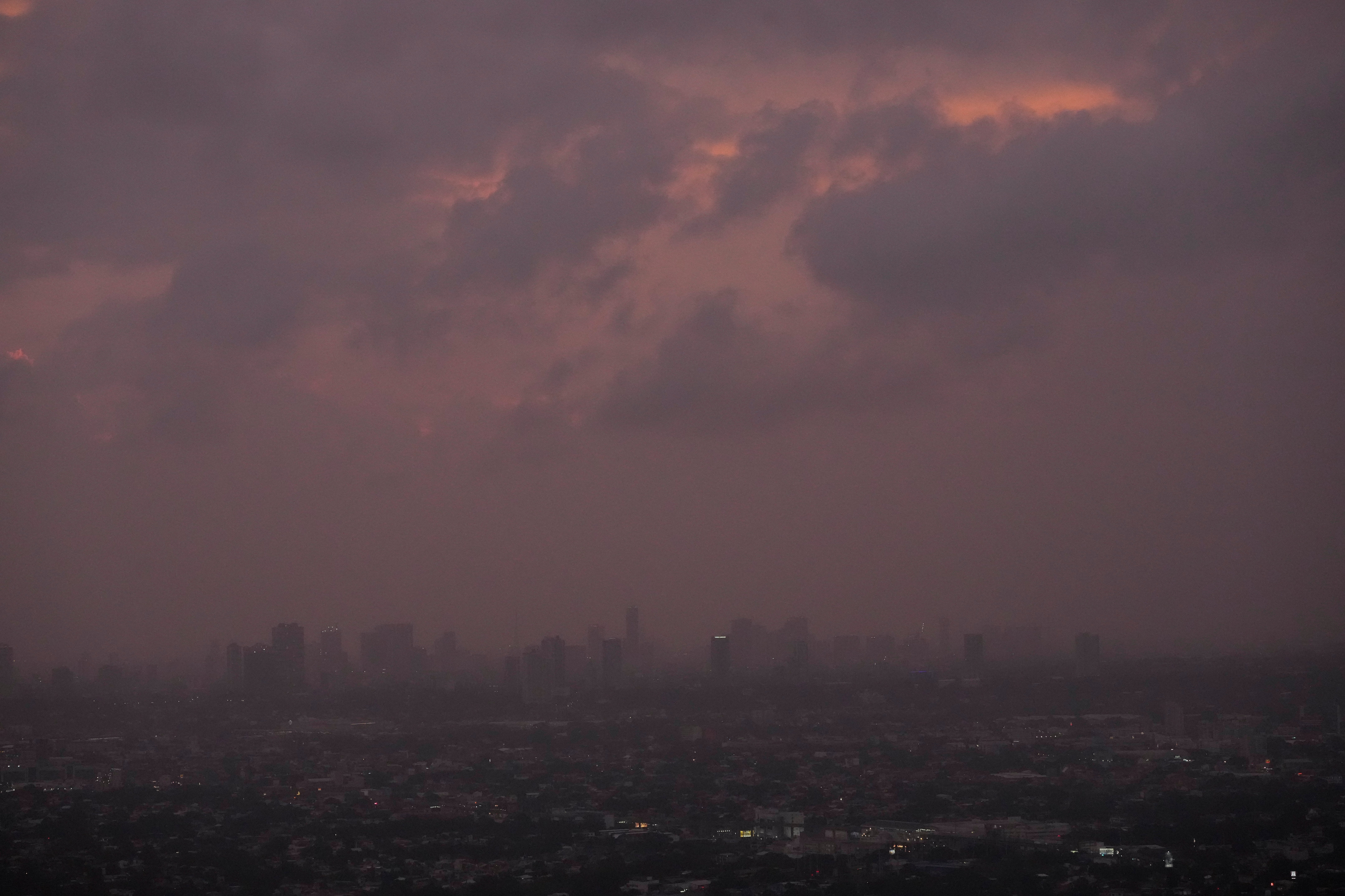 Haze blankets Metro Manila