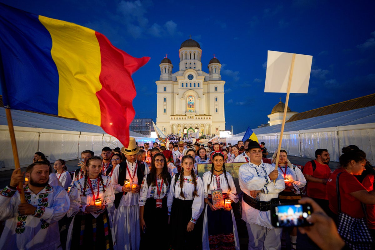 Thousands of Young Orthodox Christians Participate in Candlelit Procession in Bucharest