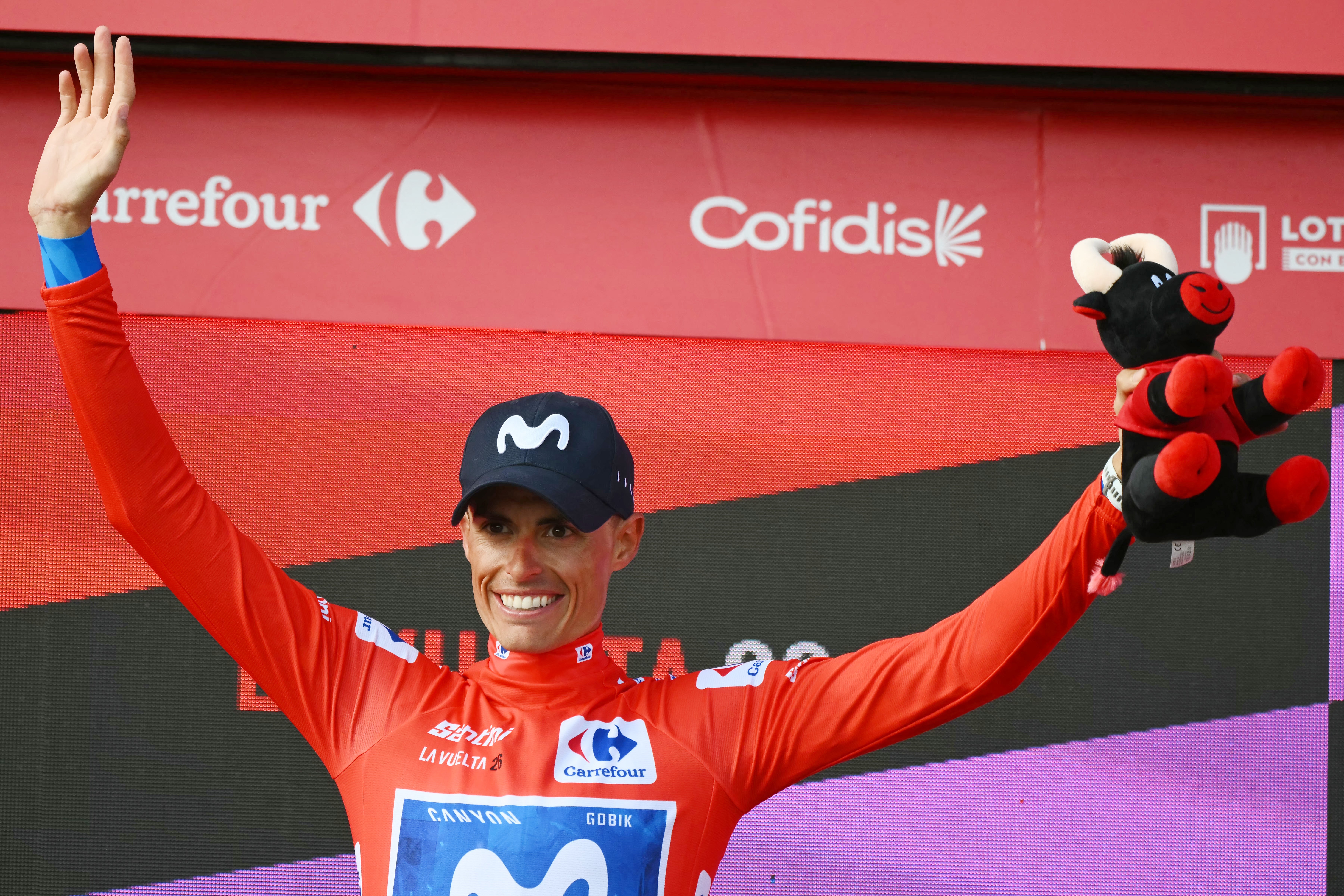 Enric Mas extended his lead over Primoz Roglic to 1’45”