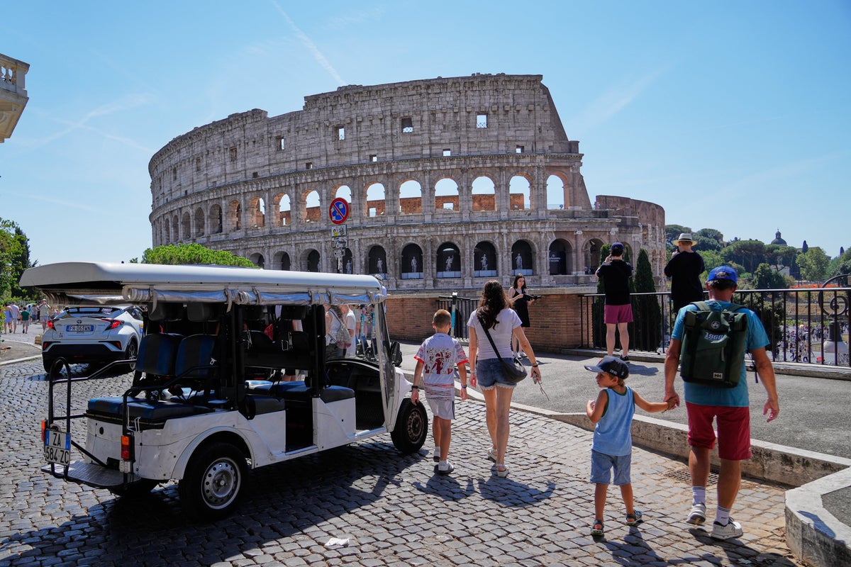 Reckoning looms for golf carts that zip through Romes crowded historic center