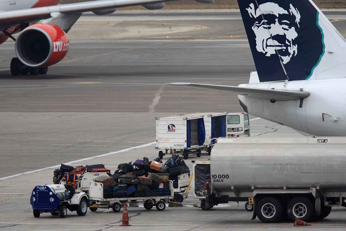 New York gallery sues Alaska Airlines for allegedly ruining half a million dollars in Japanese artwork New York gallery sues Alaska Airlines for allegedly ruining half a million dollars in Japanese artwork