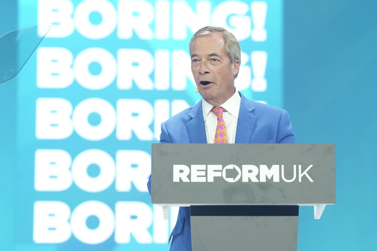 Nigel Farage latest: Speech interrupted by hecklers after Reform conference delayed due to security alert