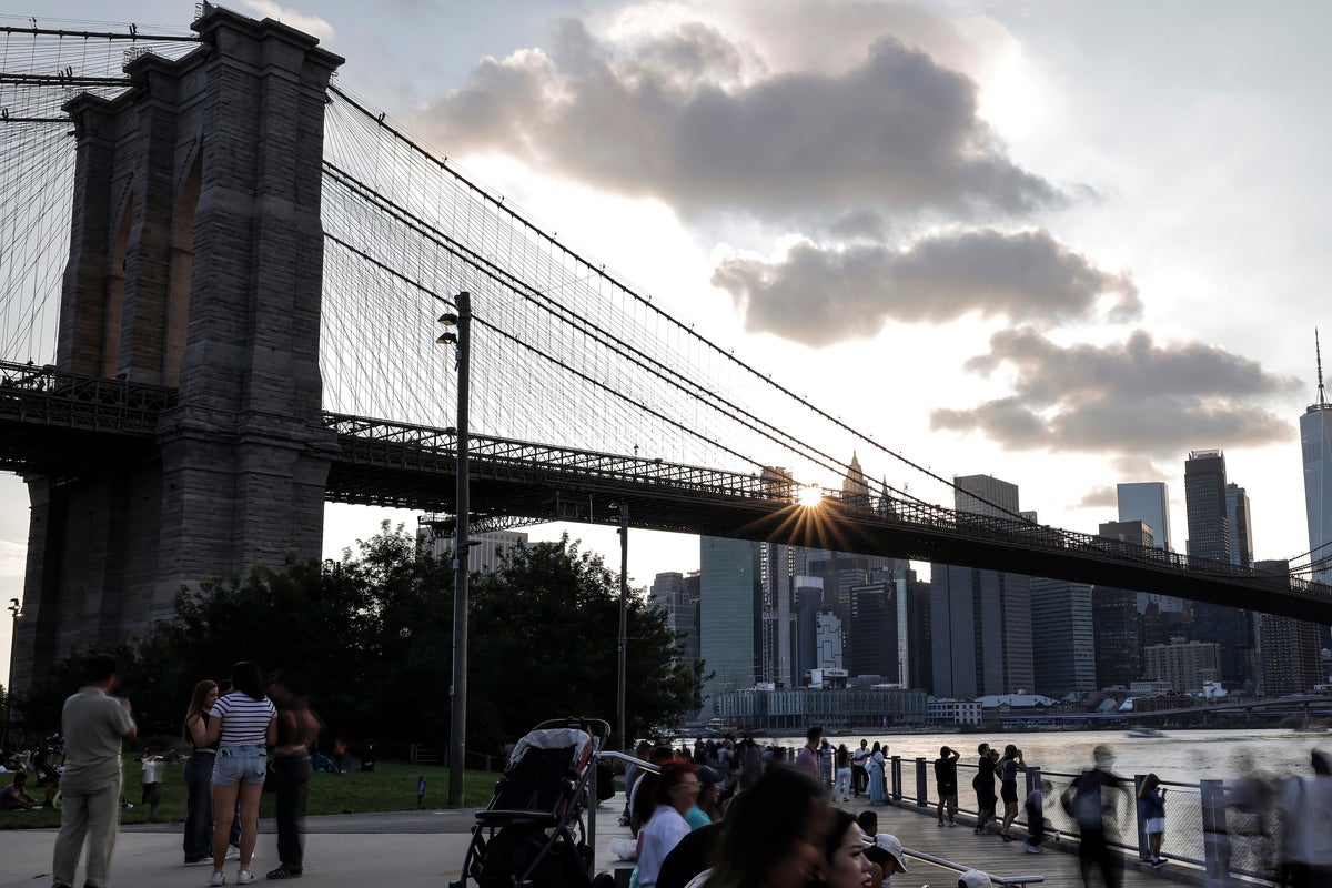 Man fatally shot on Brooklyn Bridge cables after ignoring police orders to drop weapon, NYPD says