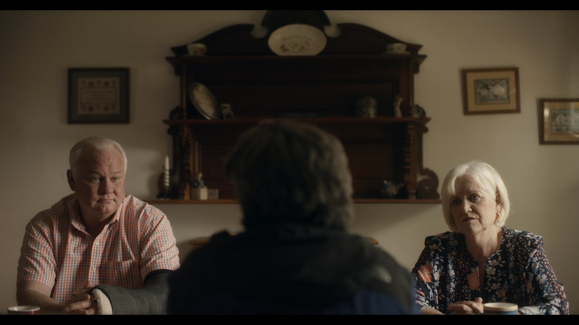 The Umbehrs are interviewed in their home in Alma, Kansas, by investigative journalist Joe Sexton, the narrator and producer of ‘A Killer Tale’