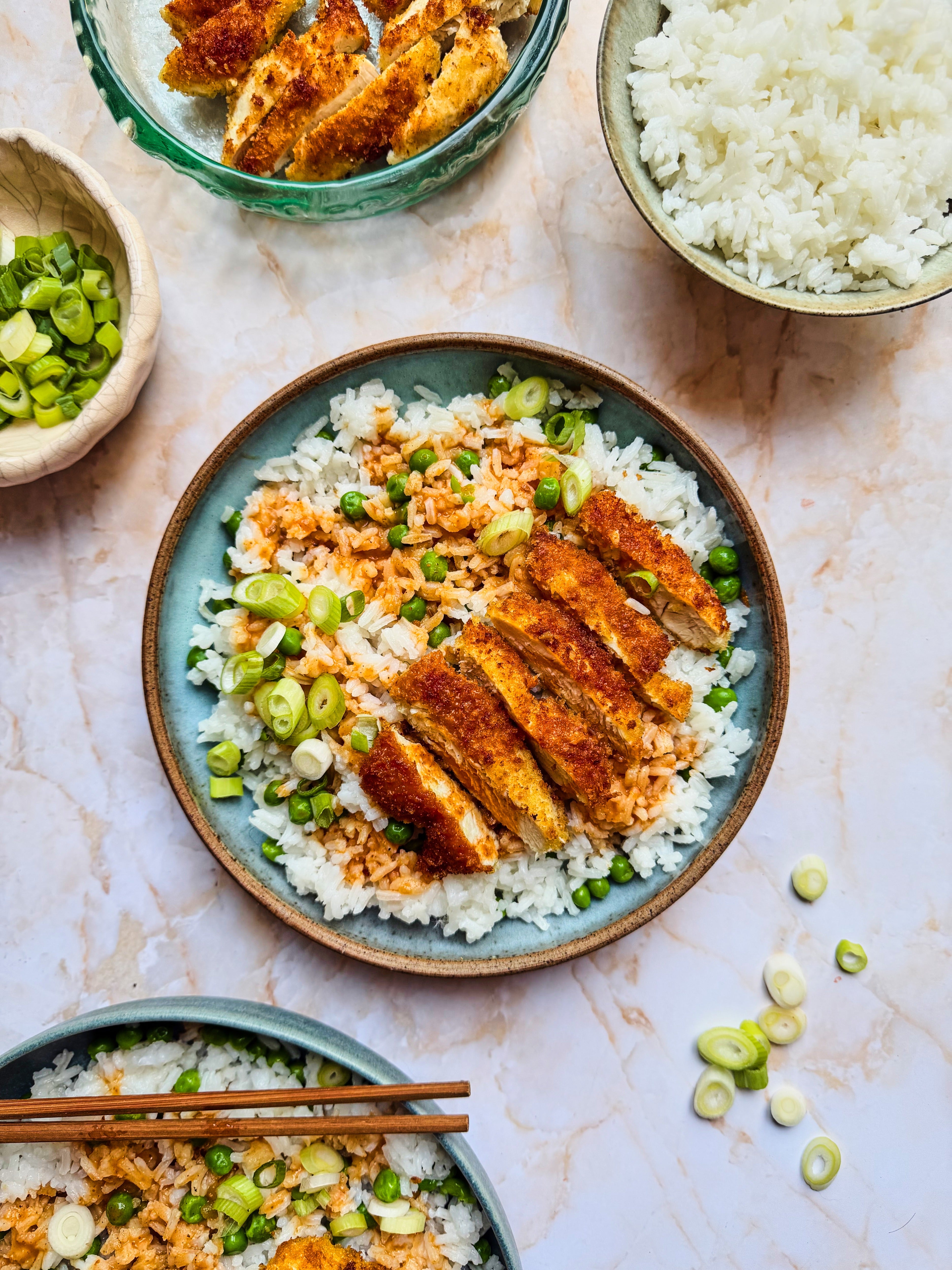 Crispy chicken, fluffy rice and a creamy katsu-style curry sauce
