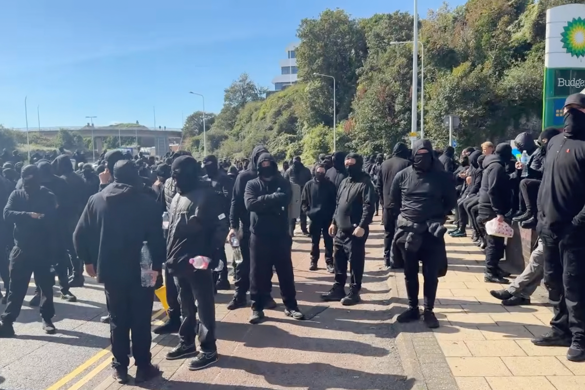 Photo: independent.co.uk Who organised the anti-migrant boat protests and who is behind them