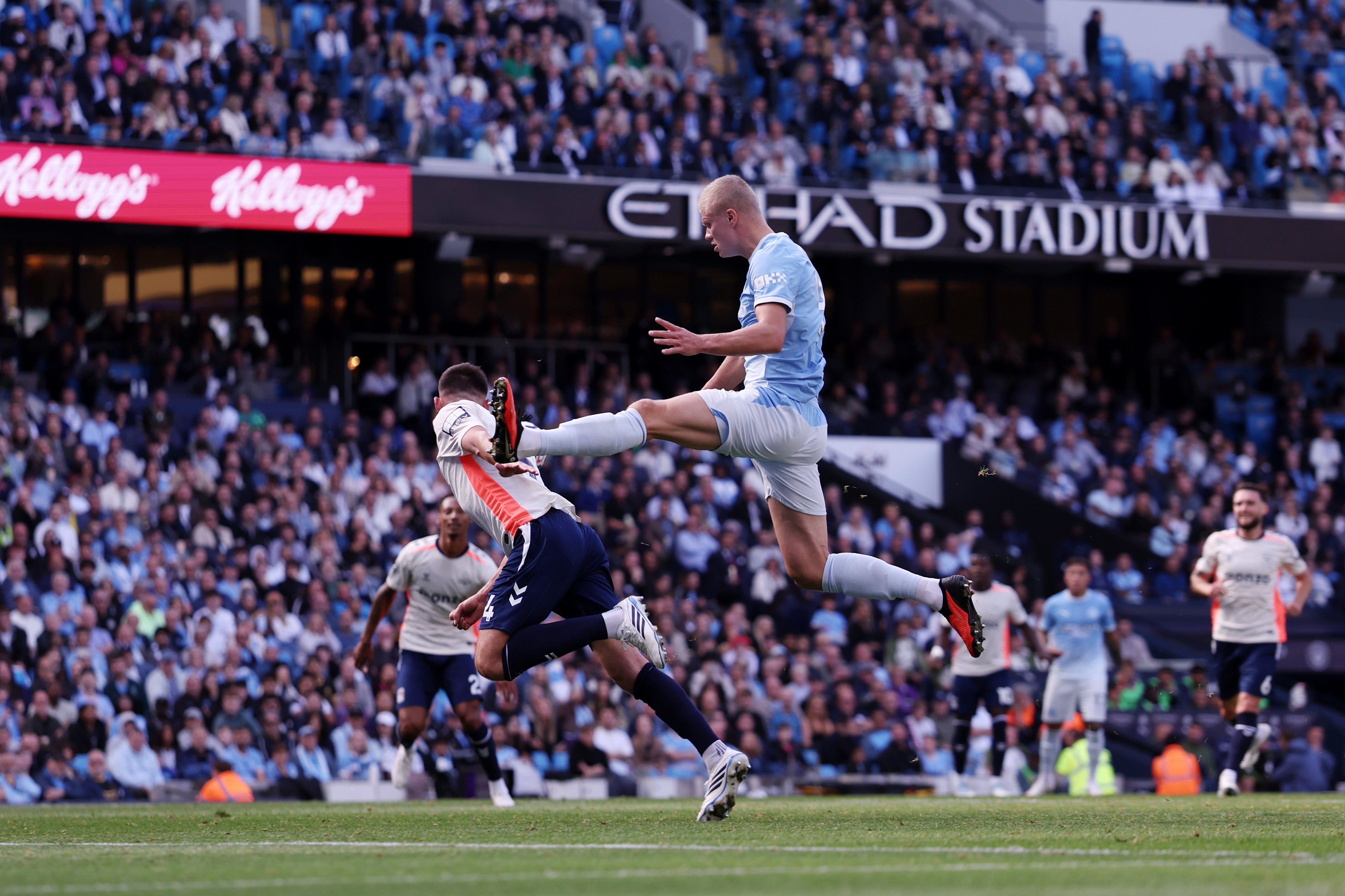 Erling Haaland of Manchester City misses a chance