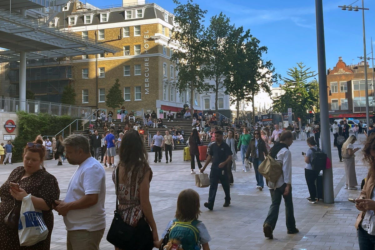 Trains cancelled as grass fire near Paddington blocks lines to Heathrow Trains cancelled as grass fire near Paddington blocks lines to Heathrow