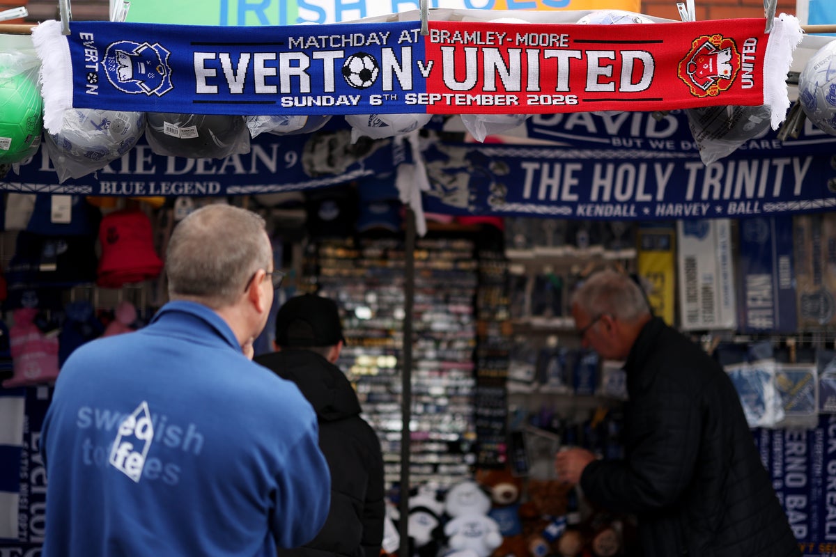 Everton v Man United LIVE: Team news with visitors unchanged for Premier League clash