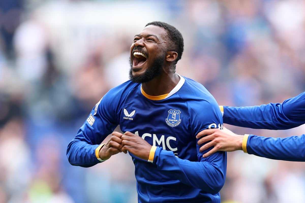 Everton v Man United LIVE: Maitland-Niles scores stunning last-gasp equaliser on Everton debut