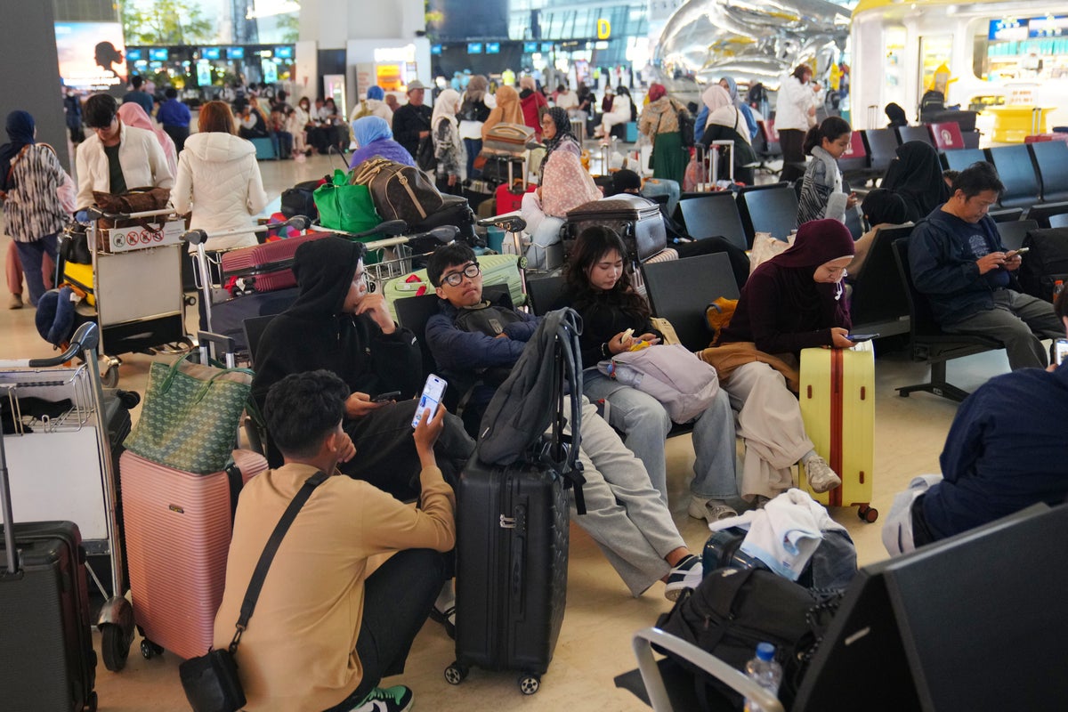Indonesia maintains airport closures despite easing volcanic activity at Anak Krakatau