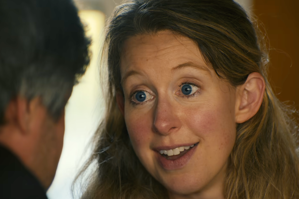 Photo : The Independent Elizabeth Holmes et Billy Evans n'ont pas vu le film You Can See Everything