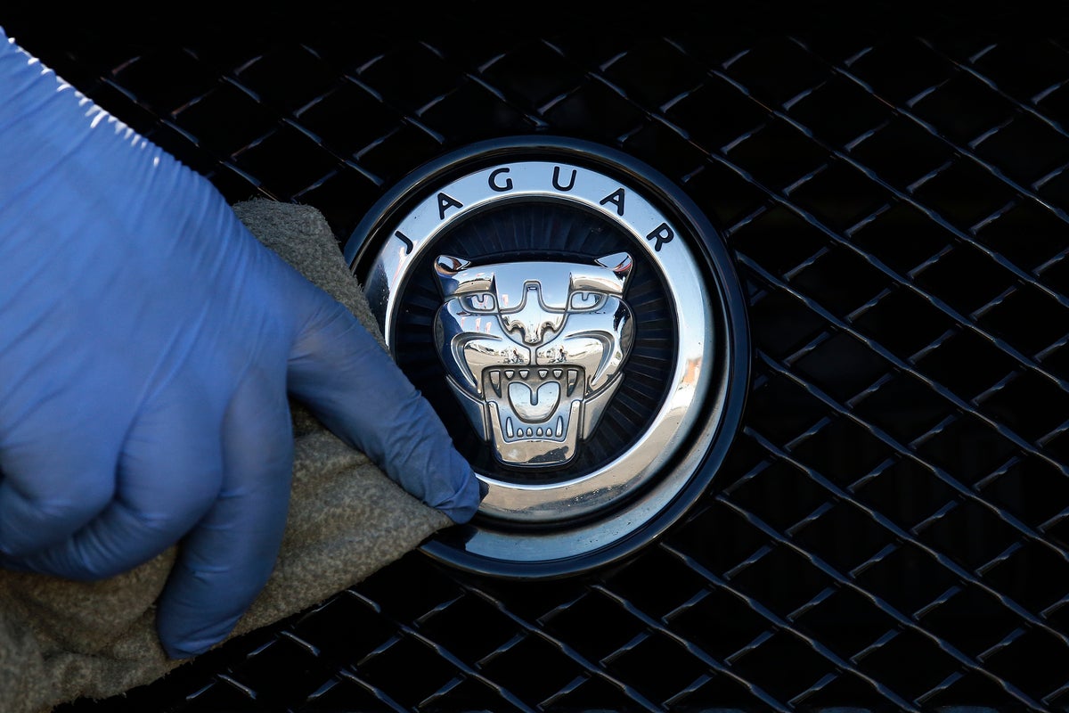 Jaguar Land Rover Announces 4,000 Job Cuts to Reduce Costs