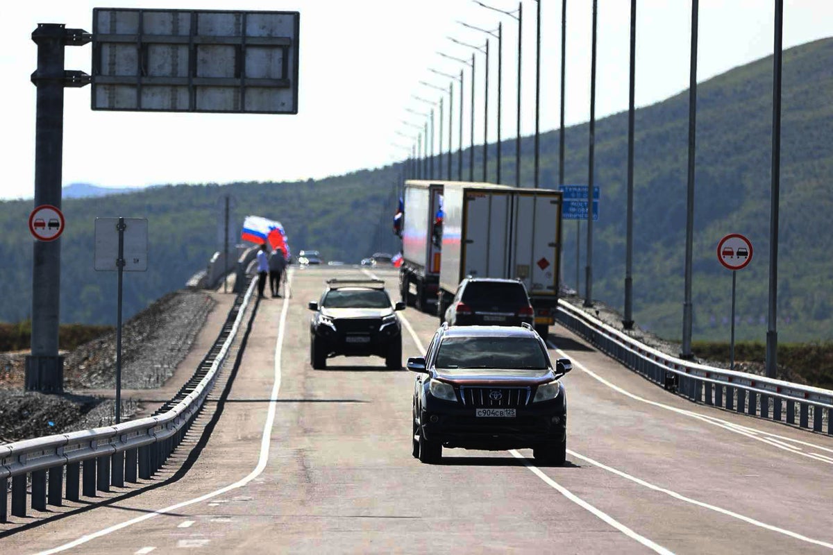 Russia and North Korea open first road bridge for vehicle traffic