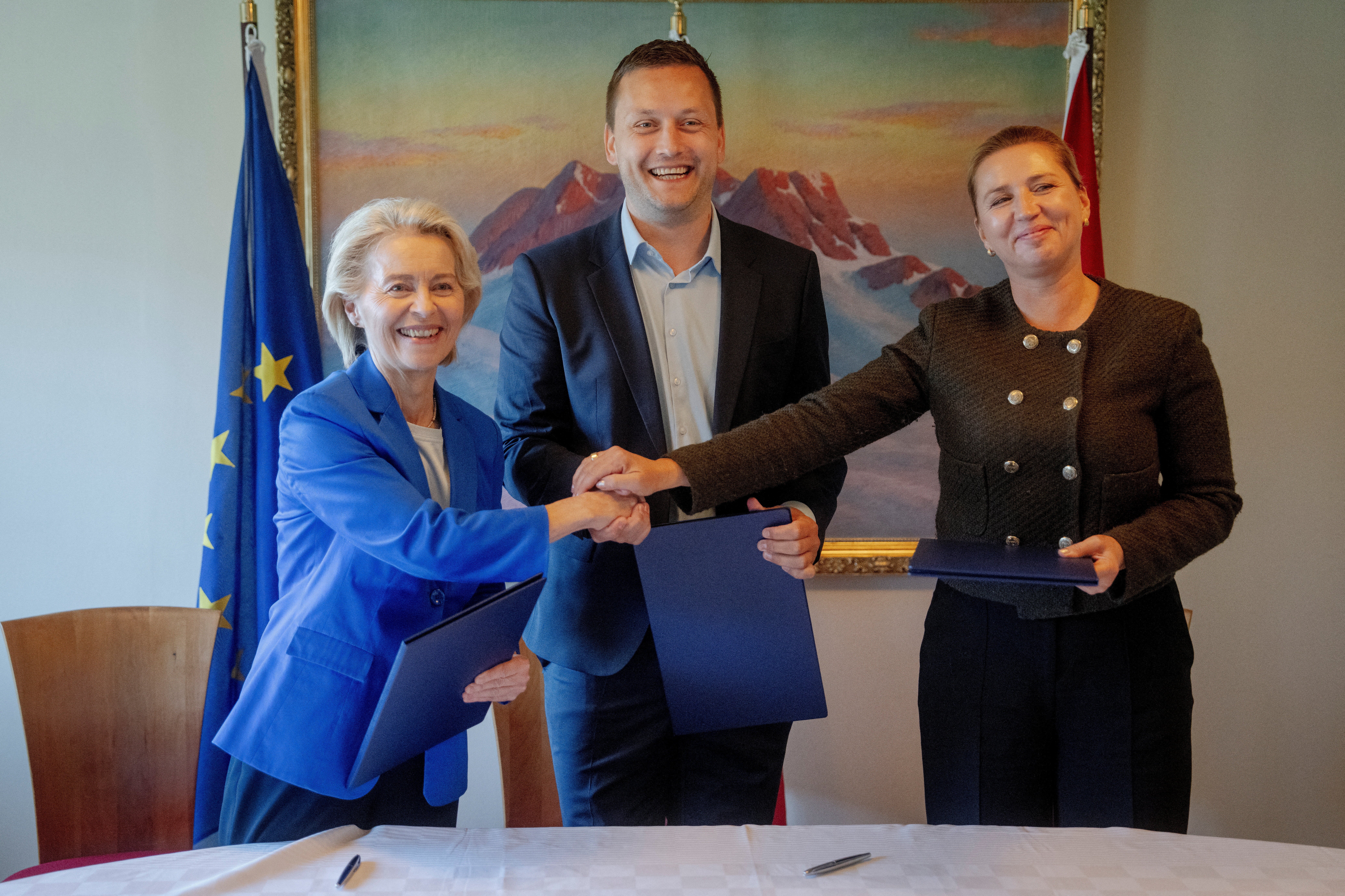 President of the European Commission Ursula von der Leyen (left), Danish Prime Minister Mette Frederiksen (right) and Greenland's Prime Minister Jens-Frederik Nielsen have signed a joint declaration