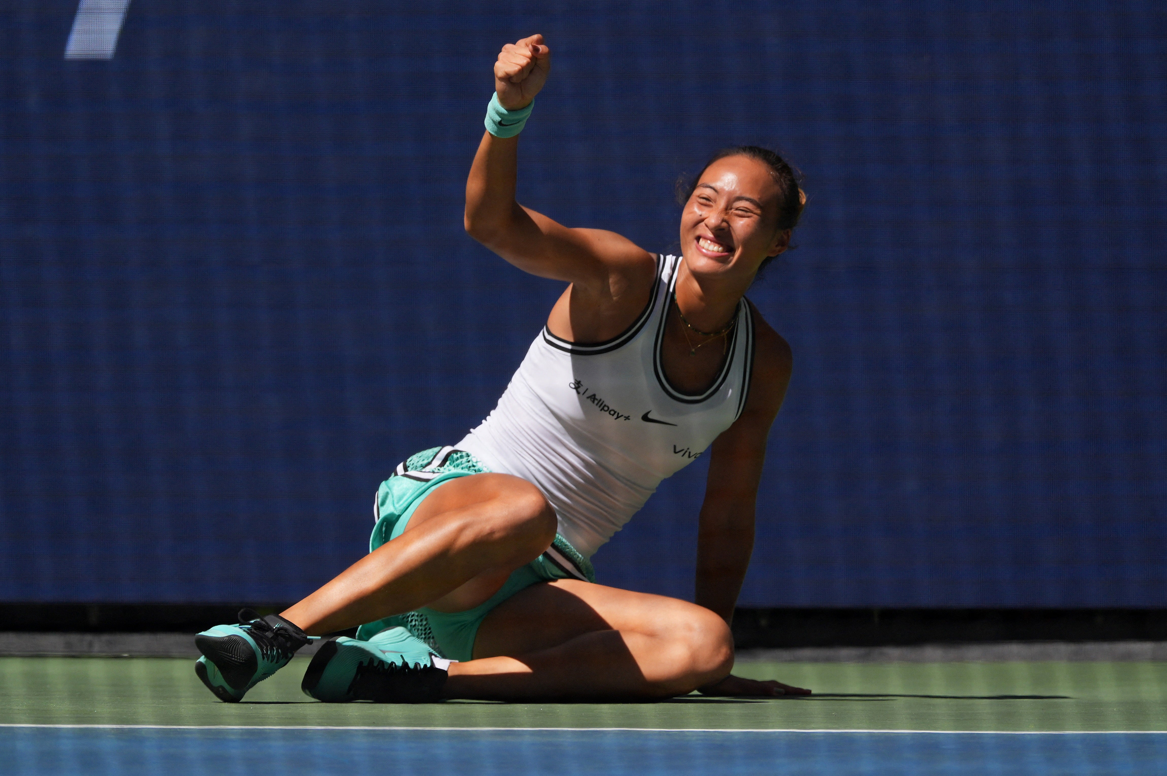 Qinwen Zheng produces another stunning comeback to oust Iga Swiatek