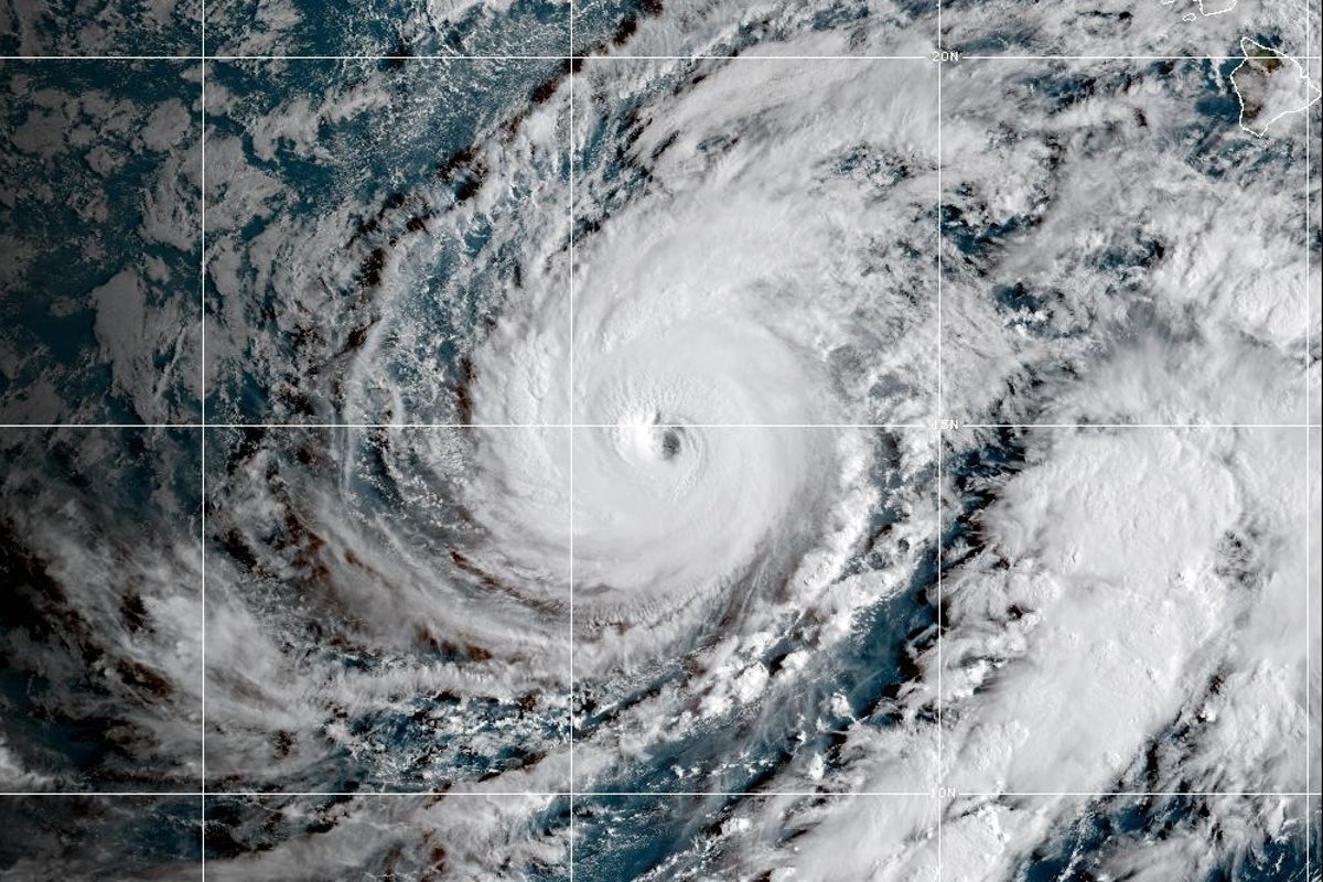 Hawaii Prepares for Hurricane Lowell as Schools Announce Closures