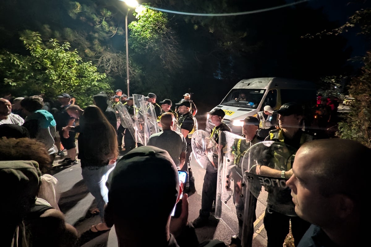 Seven police officers attacked during far-right anti-migrant protest in Portsmouth