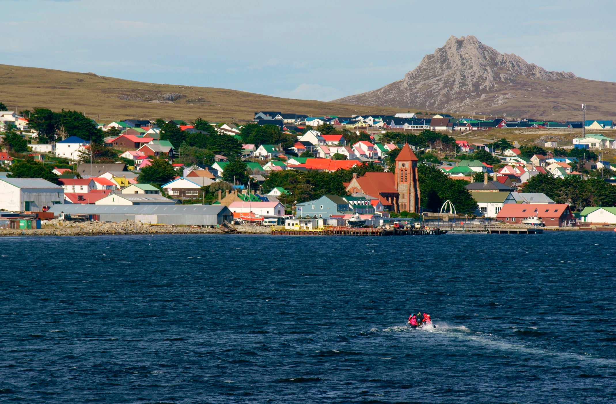 The government alleges the firms violated Argentine law by holding hydrocarbon exploration and exploitation licenses issued by the UK in the North Falkland Basin.